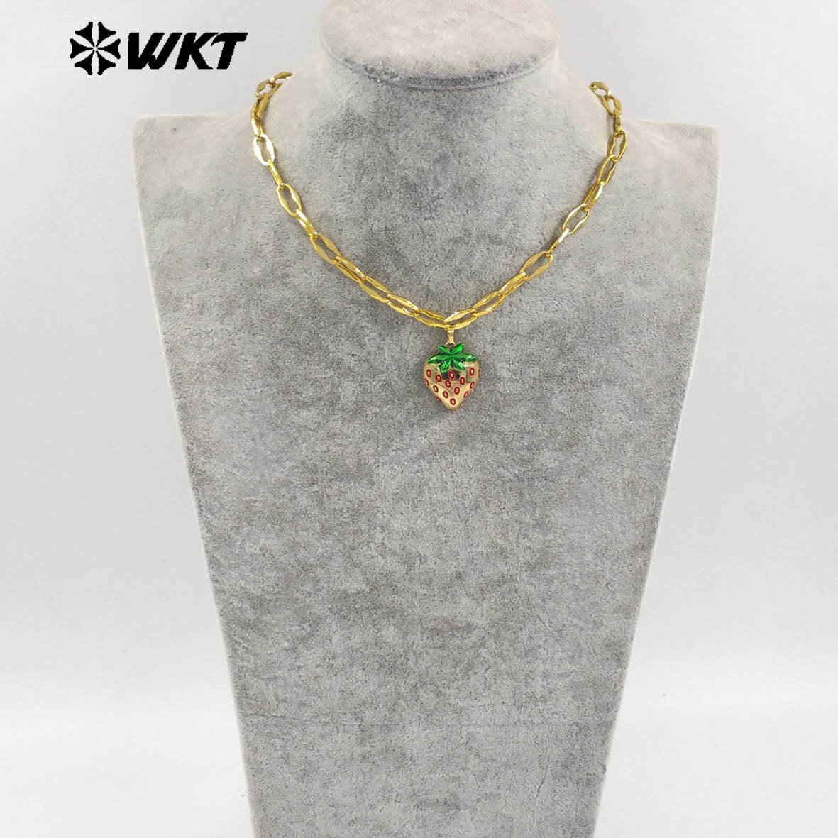 WT-JFN38 New Arrival Strawberry Charm Necklace Ladies Daily Wearing Jewelry With Special Chain Gold Plated Wonderful Gift