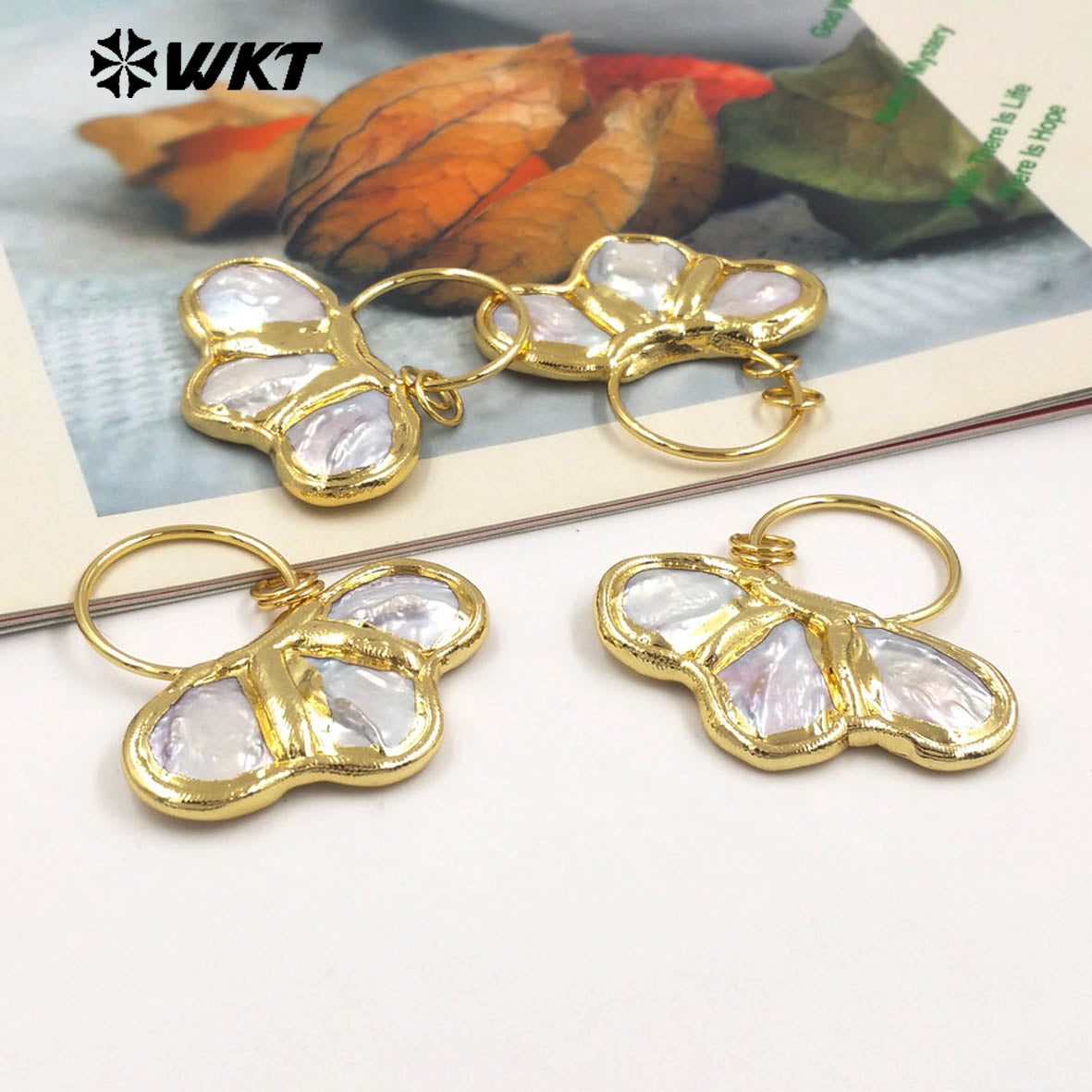 WT-JP386 WKT 2024 New Design 18K Gold Plated Natural Yellow Brass Freshwater Pearl Shell Shape Pendant Necklace Accessories