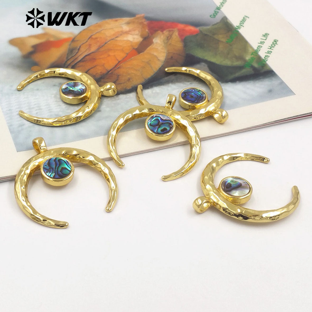 WT-JP372 Fashion Gold Plated Resist Tarnishable Big Abalone Shell Setting Crescent Horn Moon Pendants for Necklace Design