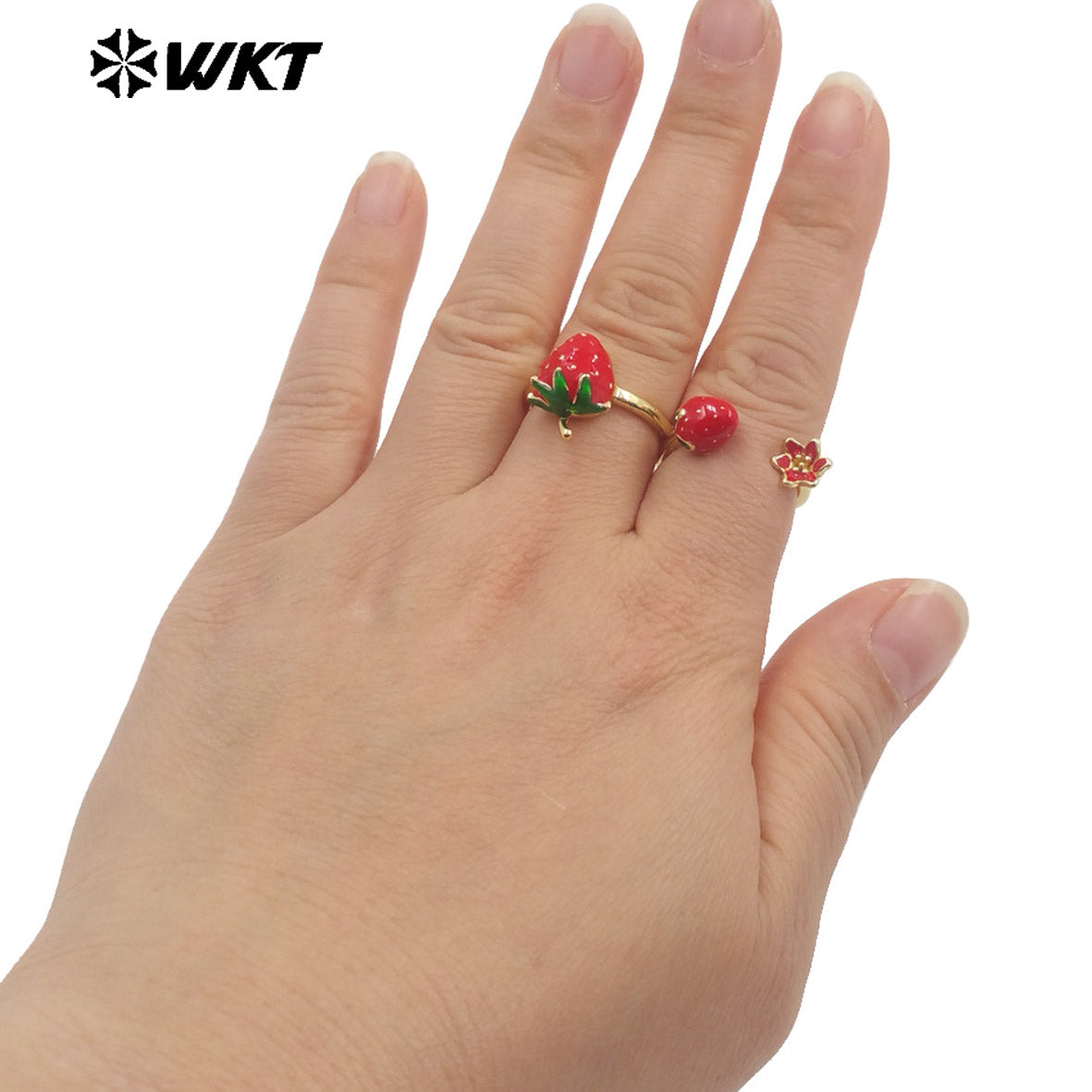WT-RF008 Wholesale Gold Plated Women Ring Adjustable Size Strawberry And Flower Charm For Daily Wearing Jewelry Accessory