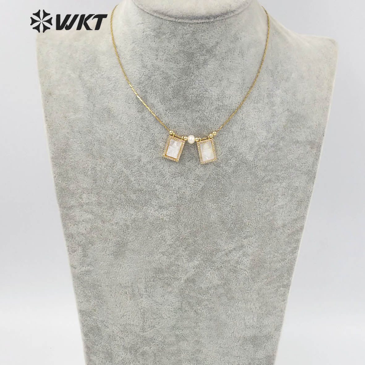 WT-JN137 Super Hot White Mother of Pearl Carved Saint Mary Heart Charm Necklace Gold Double White Shell Mary Christian Necklace