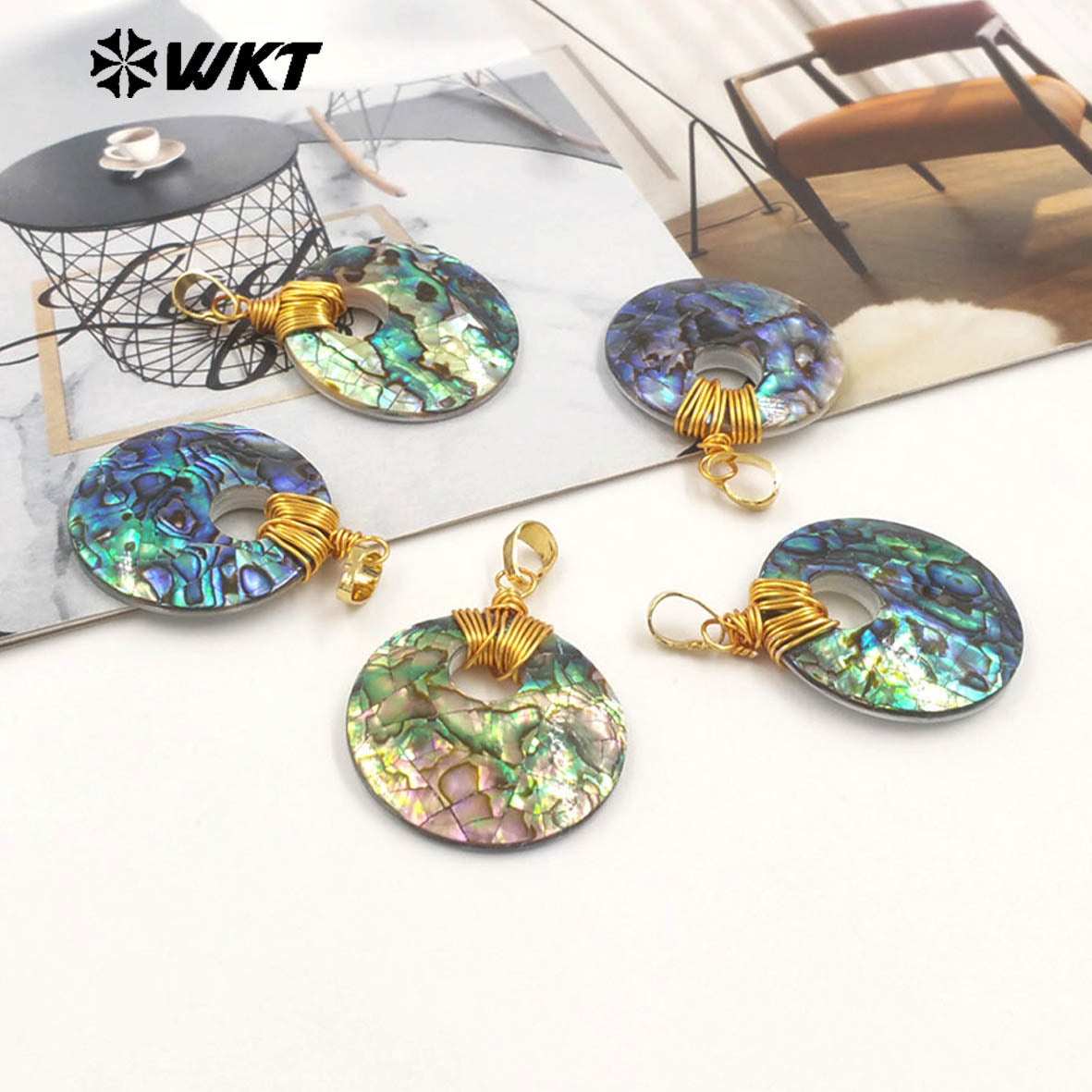 WT-JP391 Customize Elegant 18K Gold Plated Round Stylish Abalone Shell Pendant Jewelry Accessories for Women As Daily Decoration