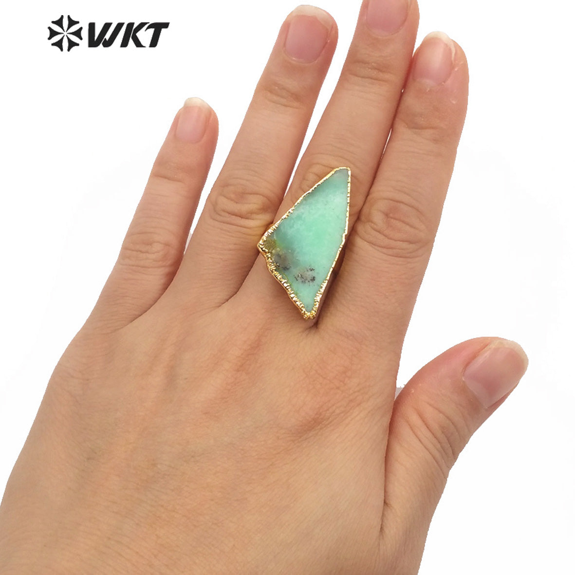 WT-R362 Newest Design Precious Chrysoprase Stone Ring Women Fashion Irregular Randomly Shape Green Jade Stone Gold Ring
