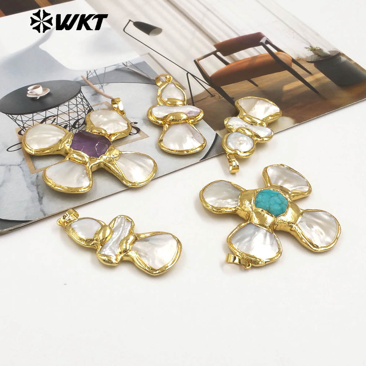 WT-JP424 Wholesale Back Full Gold Plated Exquisite Gourd Shape Natural Pearl And Shell Pendant Ladies Cute Jewelry Accessory