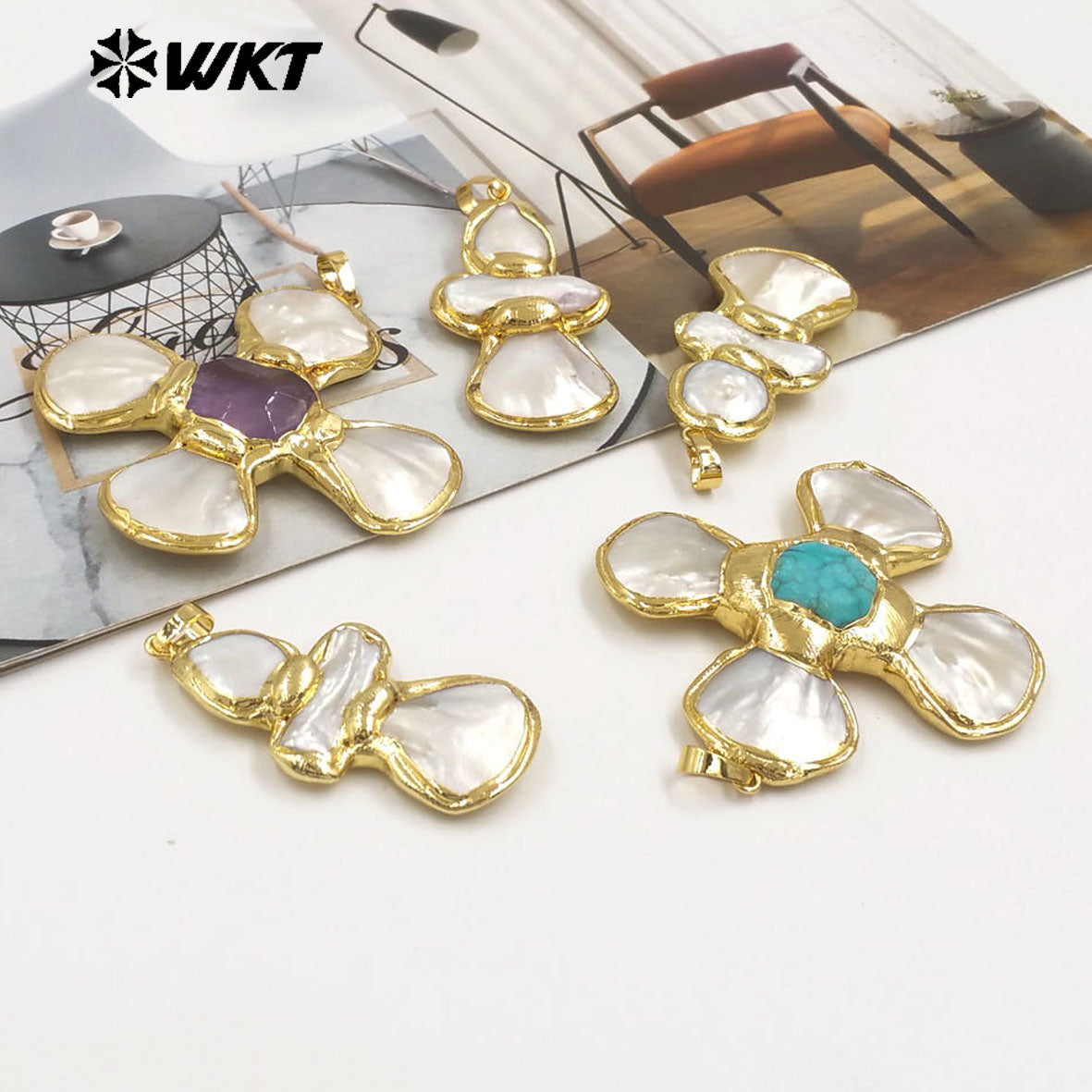 WT-JP425 Fashion Attractive Gold Plated Shell Middle With Natural Gemstones Flowers Shape Pendant For Jewelry Diy Making