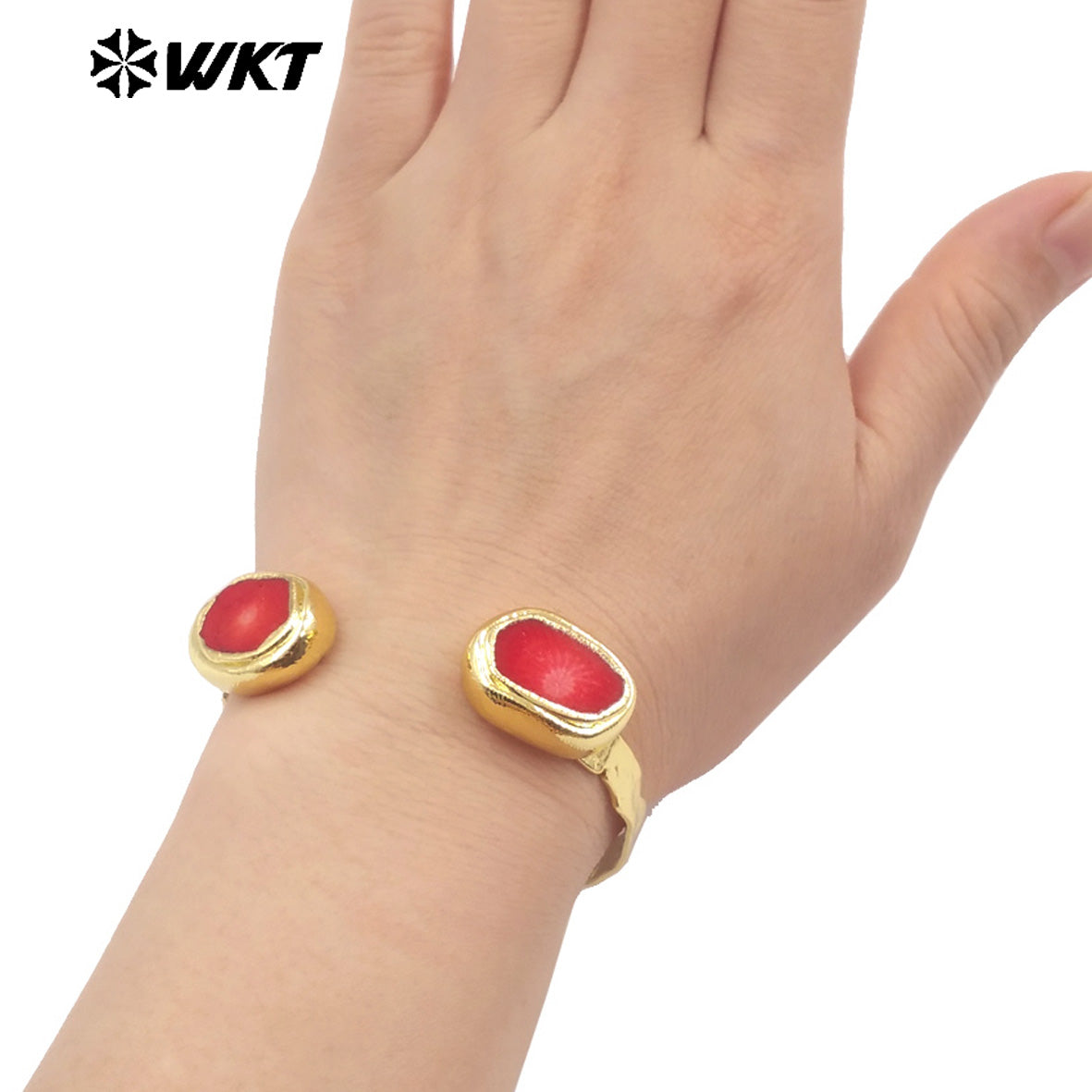 WT-MPB118 New Simple 18K Gold Plated and Natural Brass Round Red Coral Bracelet Jewelry Finished for Women As Daily Decoration