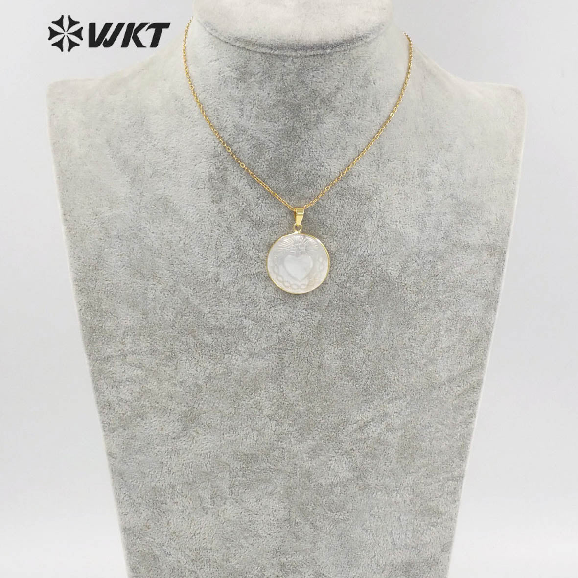 WT-JN181 Women 18k Real Gold Plated Resist Tarnishable Religious Mary Saint Heart Necklace Made of Pearl Shell Necklace