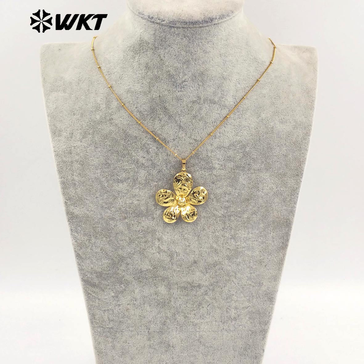 WT-N1478 Wholesale New Products Natural Yellow Brass Beautiful Delicate Flower Necklace for Women As Versatile Daily Decoration