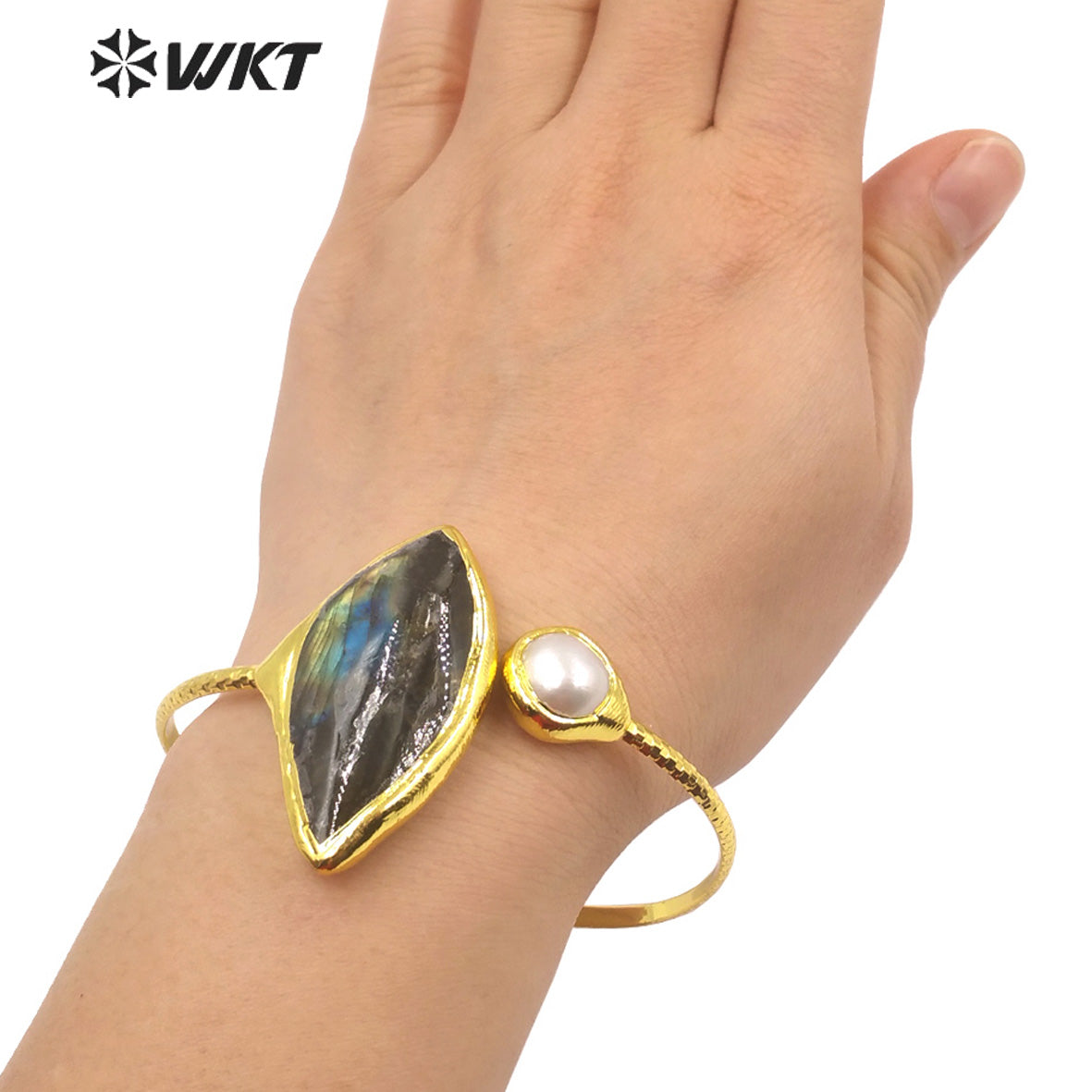 WT-B599 Fashion Classic Irregular Sparkling Stone Round Pearl Adjustable 18k Gold Plated Bangle Women Stone Bangle
