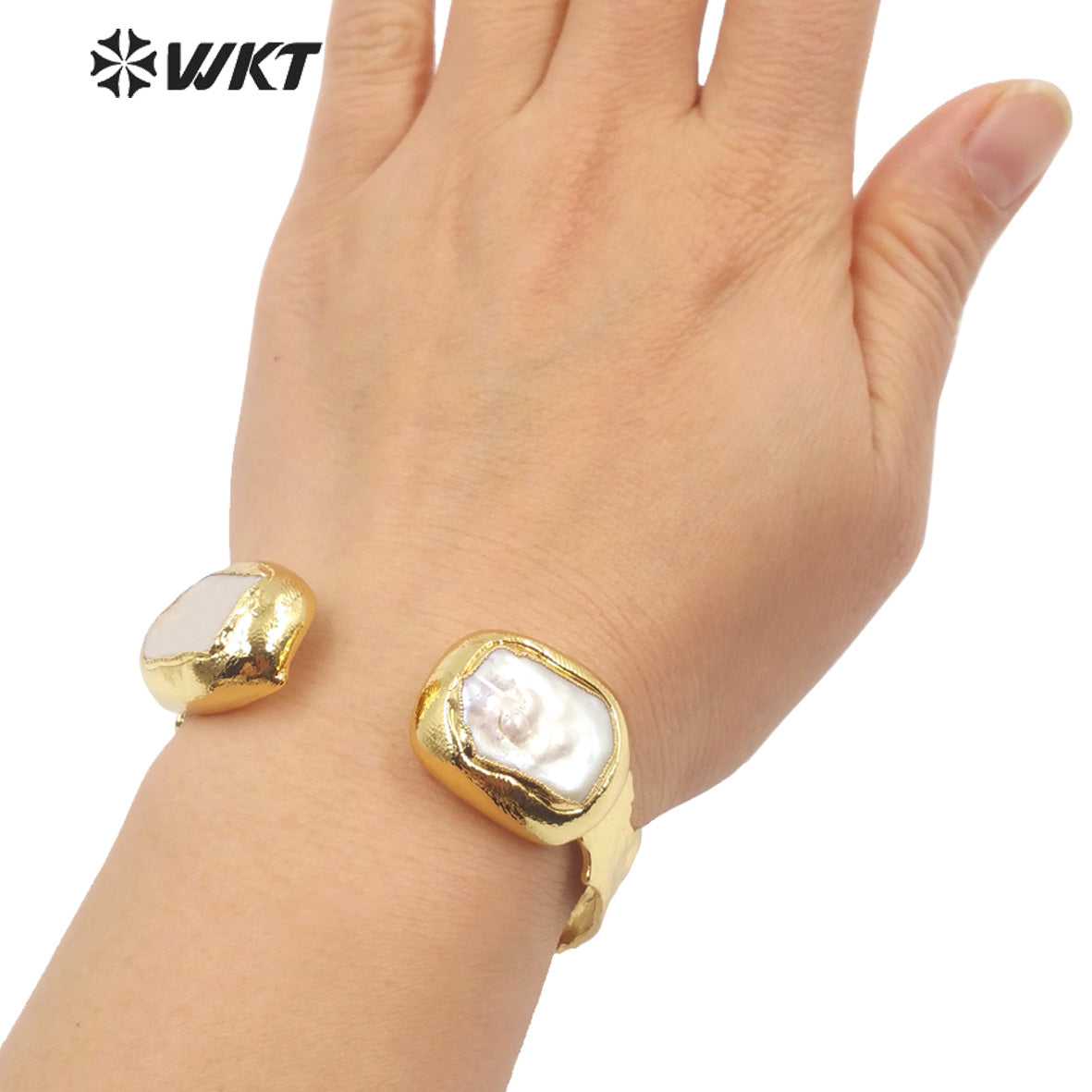 WT-MPB045 Adjustable Fashion Elegant Women Pearl Yellow Brass Bangle New Design with 18k Gold Plated Bangle Pearl Bangle