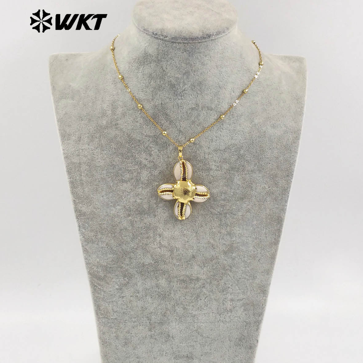 WT-JN296 Wholesale New Products Stylish 18K Gold Plated Natural Cowrie Shell Cross Unisex Necklace for Friends As Birthday Gifts