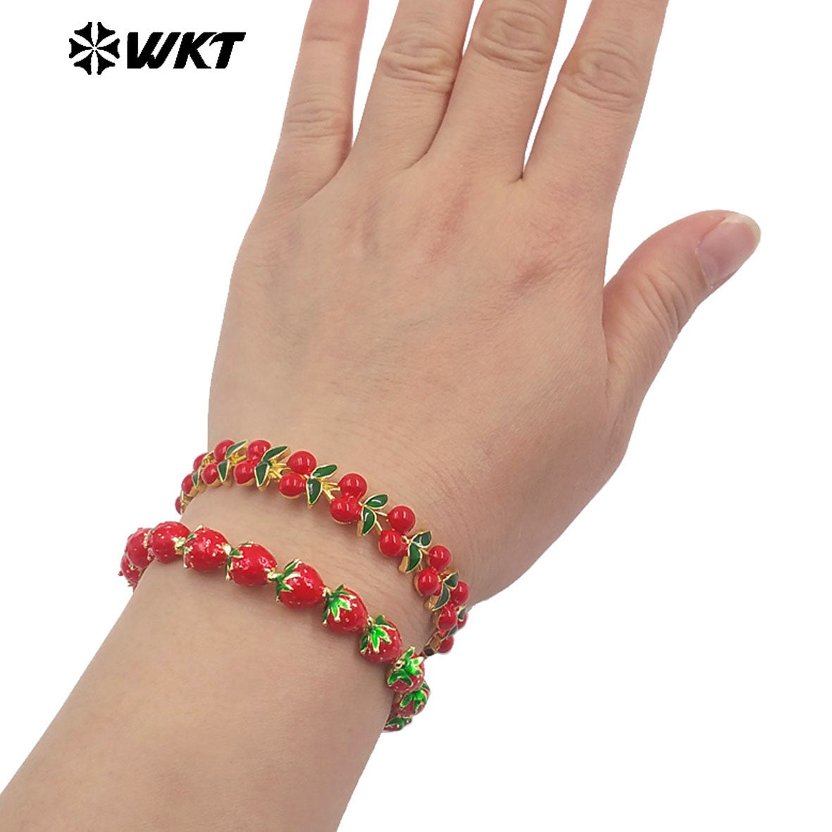 WT-JF364 Wholesale 18K Gold Plated Strawberry Design Bangle Yellow Brass With Drop Oil Women Girlfriend Romantic Jewelry