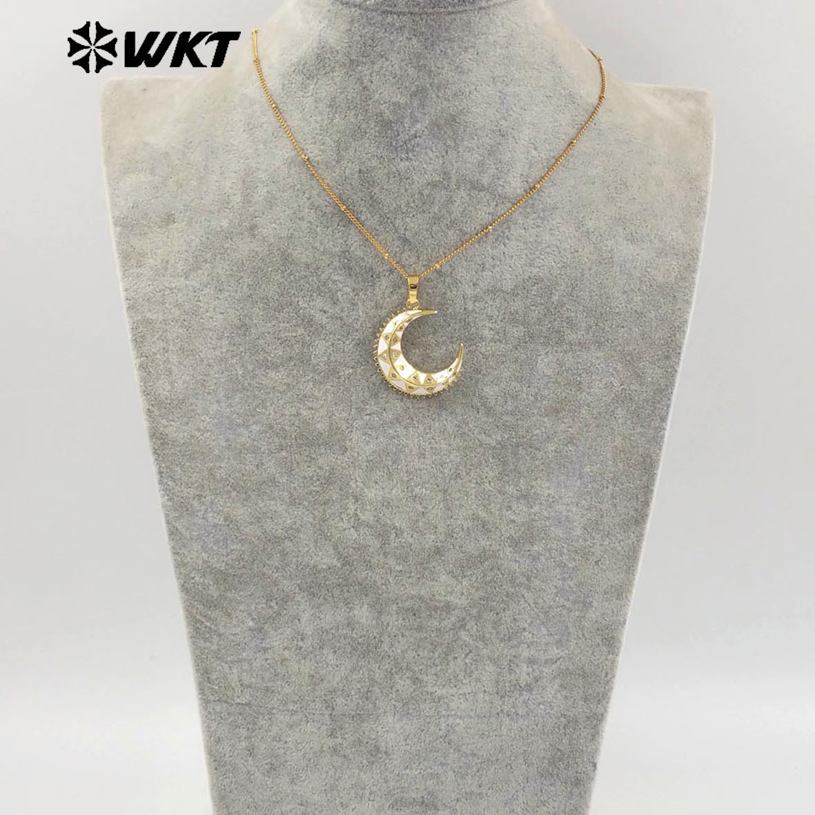WT-MN1000 the Fashion Rivet Punk Style Gold Plated Cubic Zircon Crescent Moon Pendant Necklace for Gift