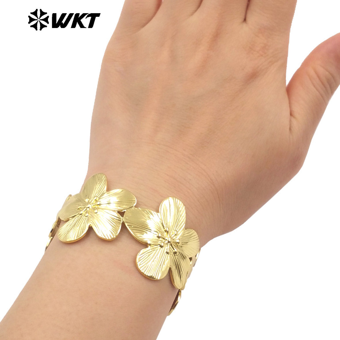 WT-B673 New Beautiful 18K Gold Plated Natural Yellow Brass Flower Shape Wide Bracelet Jewelry Finished for Women As Special Gift