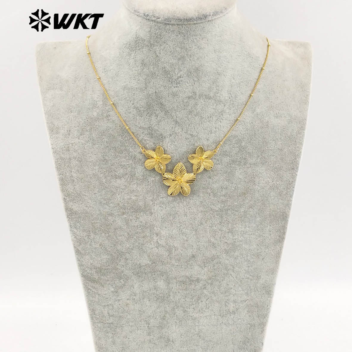 WT-N1479 Wholesale Latest Models Elegant High Quality 18K Gold Plated Three Flower Necklace for Women As Anniversary Gifts