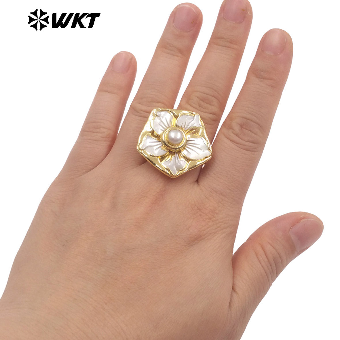 WT-MPR148 Beautiful Hand Carved Flower Shape Pink White Shell And Pearl 18K Gold Plated Rings For Ladies Elegant Jewelry