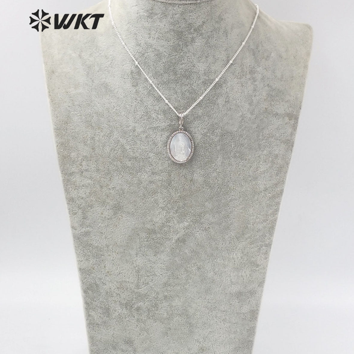 WT-MN968 Wholesale Natural MOP Shell Carved Micro Pave Setting Virgin Mary Necklace Women Platinum Plated Shell Mary Necklace