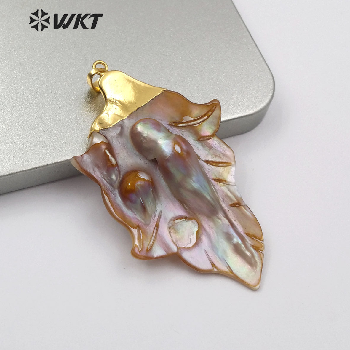 WT-JP139 Wholesale New Arrival Unique Natural Pearl Pendant Jewelry the Top in 18K Gold Plated Mother of Pearl Pendant