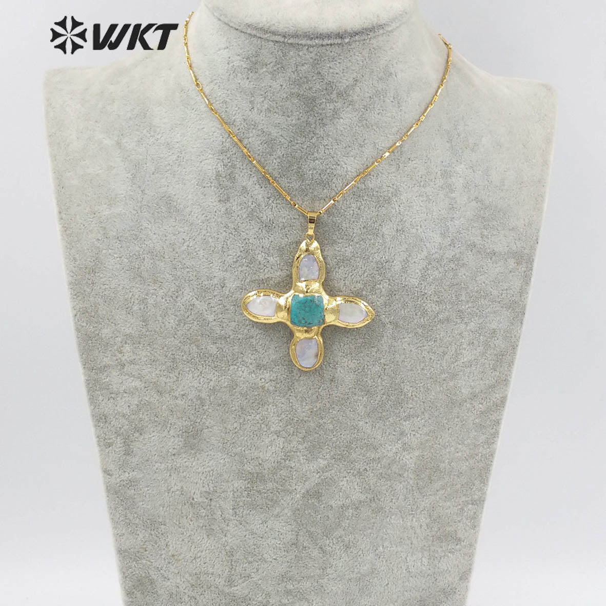 WT-JN169 Wholesale New Fashion Trendy Pearl Cross Shape Turquoises Pendant Necklace Gold Electroplated Necklace Green Stone