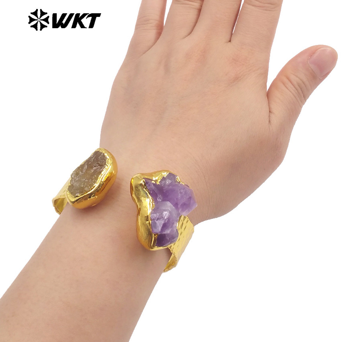 WT-B700 Fashion Raw Quatrz And Natural Irregular Amethyst Stone Gold Plated Bangles Women Jewelry Wearing On Vacation