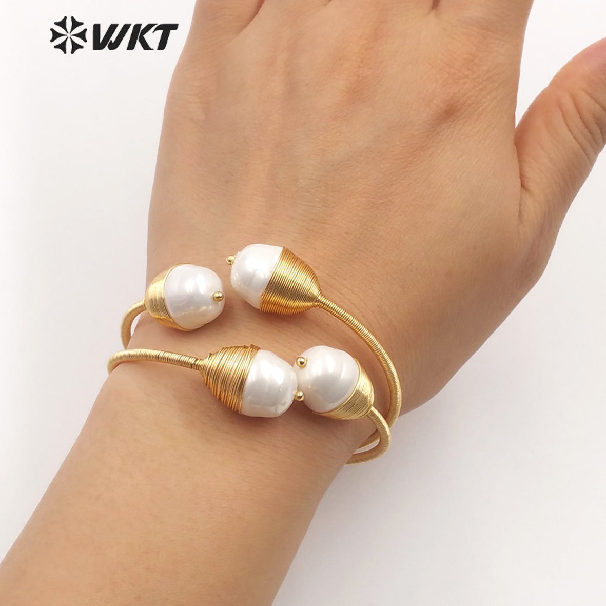 WT-B509 New Design Handmade Wire Wrapped Shell Bangle Gold Baroque Shape Adjustable Size Shell Pearl Bangle