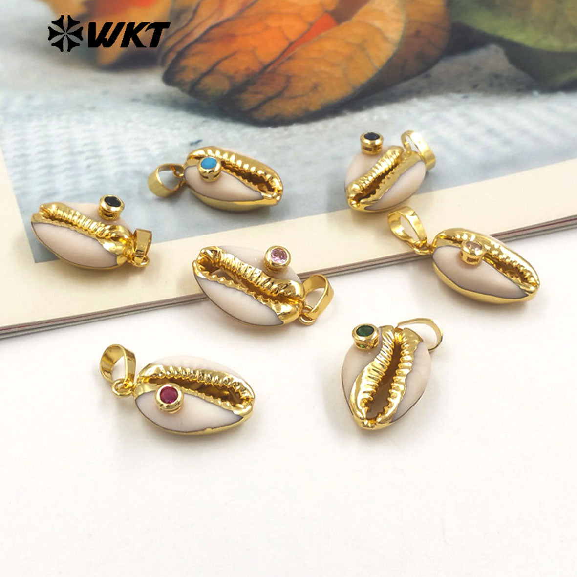 WT-JP141 Specially Designed Natural Cowrie Shell Pendant with Half Plating and Multiple Color Beads Natural Cowrie Pendant