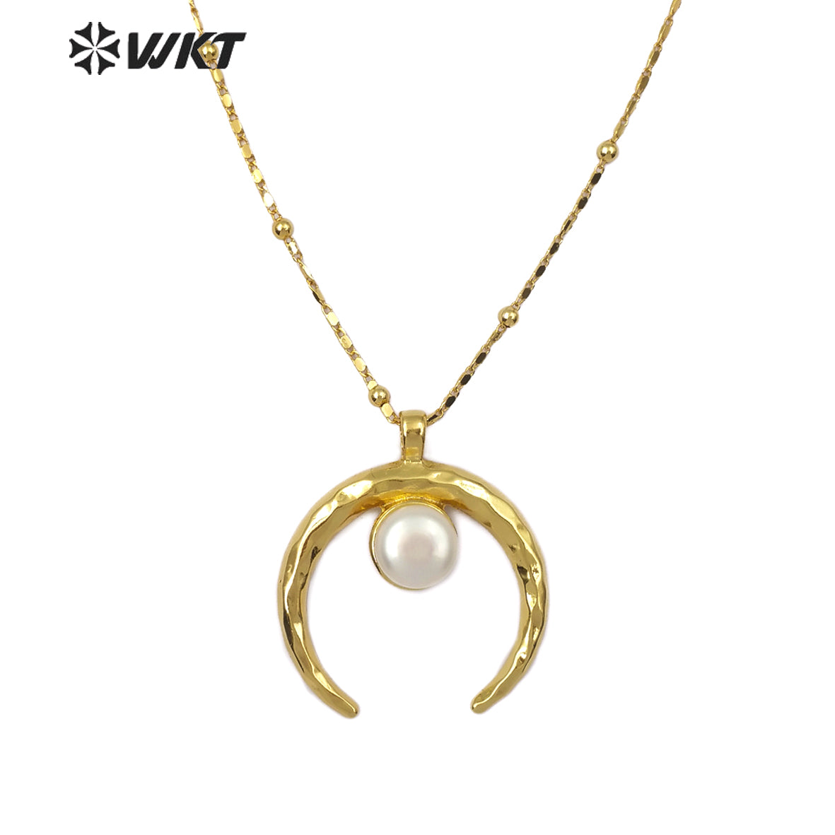 WT-JN079 Bohemian Style Sparkling Brass Crescent 18K Gold Plated With Middle Pearl Decoration Pearl Crescent Horn Necklace