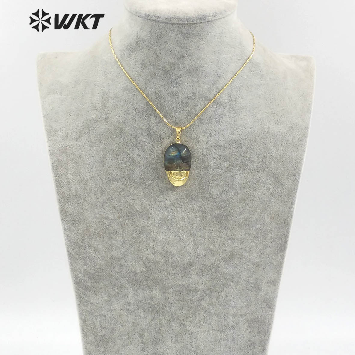 WT-N1461 Wholesale Fashion Gold Dipped Natural Flashy Stone Hand Carving Labradorite Skulls Necklace