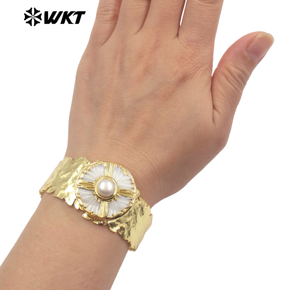 MPB123 High Quality Bohemia Style Gold Plated With Natural Round Pearl Handmade Carved Shell Women Metal Bracelet Adjustable