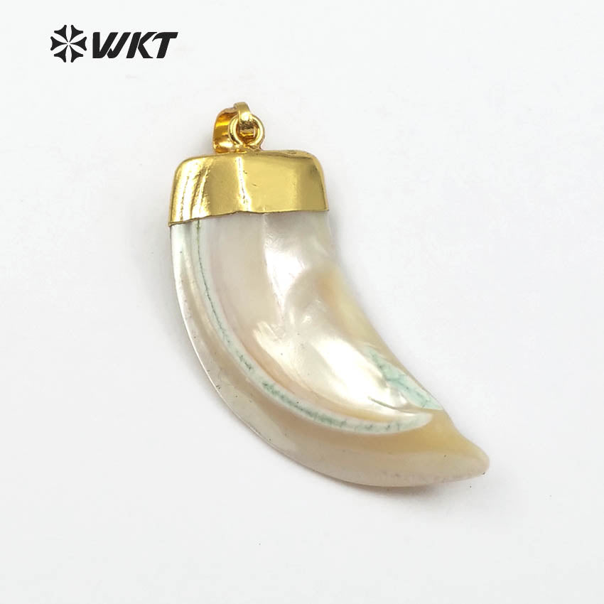 WT-JP073 Dainty Pendant for Women Vogue Necklace With Gold Capped Beautiful Stripe in Horn Shape White Floral Shell Horn Pendant
