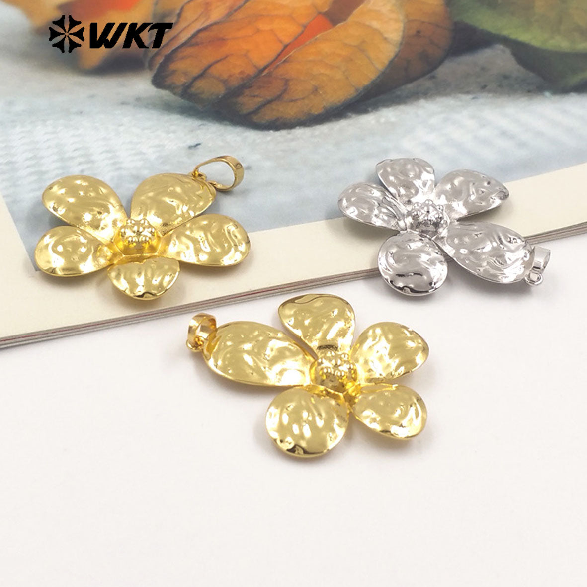 WT-P1989 Lovely Style 18K Gold Plated and Silver Natural Brass Stylish Pretty Floral Necklace Suitable for Daily Decoration
