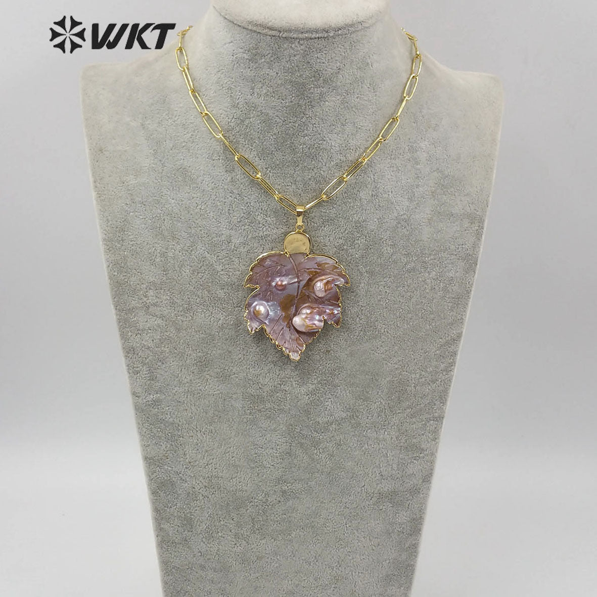 WT-JN119 Natural Mother of Pearl Carved Leaf Pendant Necklace Women Elegant Charm Jewelry Mother of Pearl Necklace
