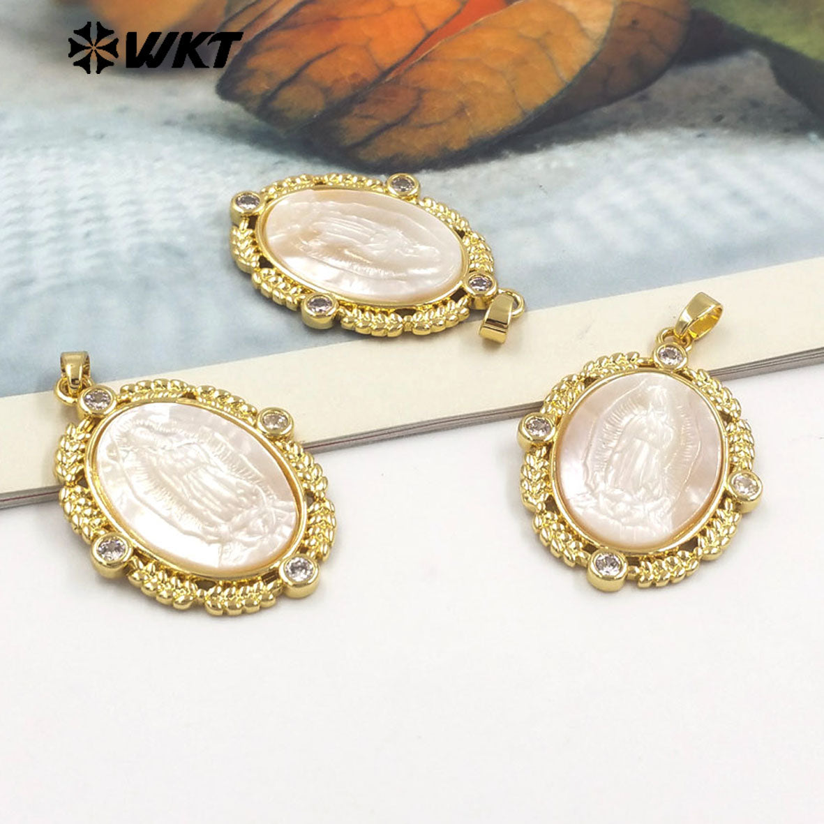 WT-JP369 Amazing WKT Exclusive 18K Gold Plated Bezel Setting Zircon Charm Around Handmade Carved White Shell Virgin Mary Pendant