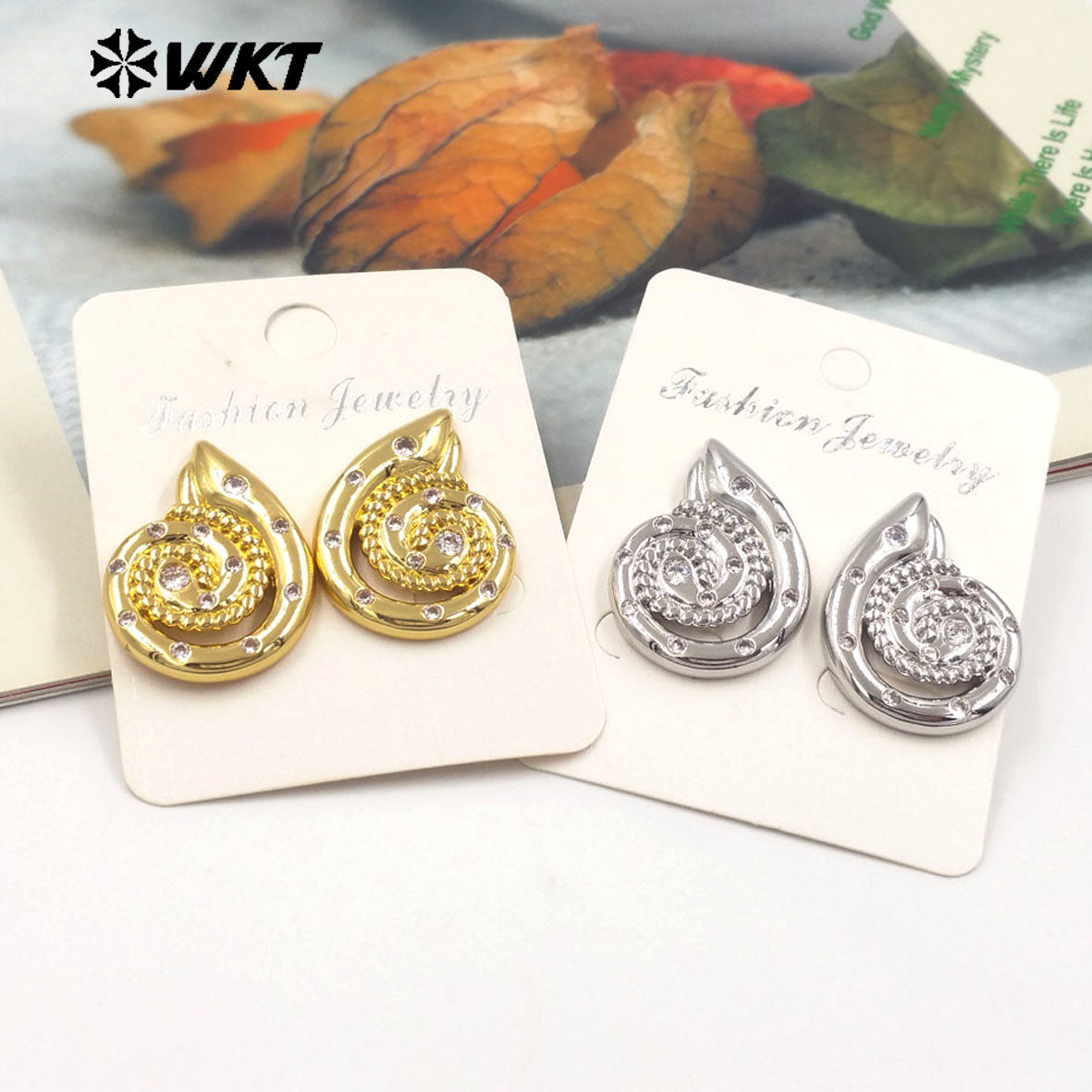 WT-ME113 Wholesale Hot Sale Unique Fashion 18K Gold Plated Zircon Earrings Bright Eye Fashion Pieces Brass Daily Accessories
