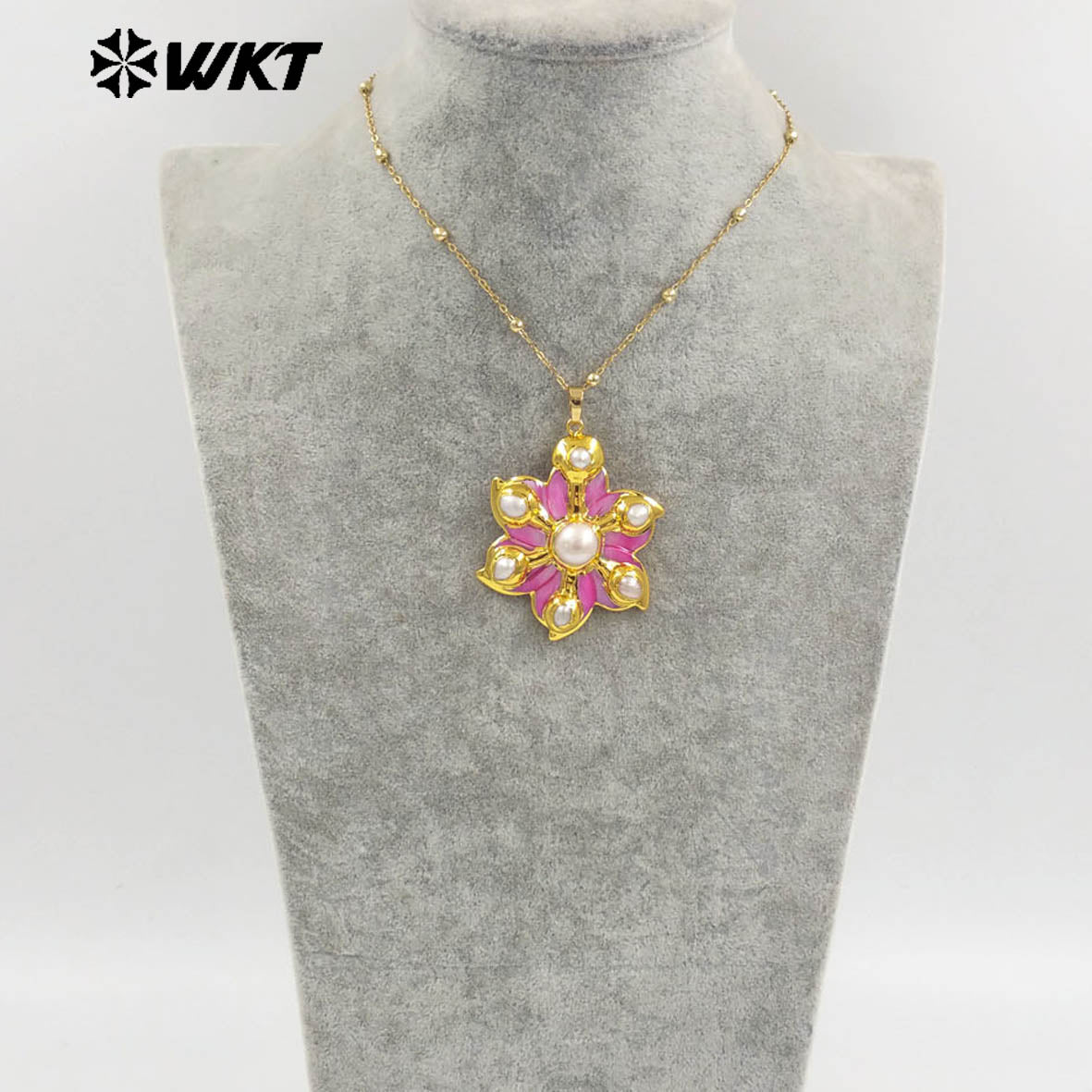 WT-JN294 the New Romantic 18K Gold Plated Natural Shell Six Pearl Flower Shaped Necklace for Lovely Woman As Birthday Gift