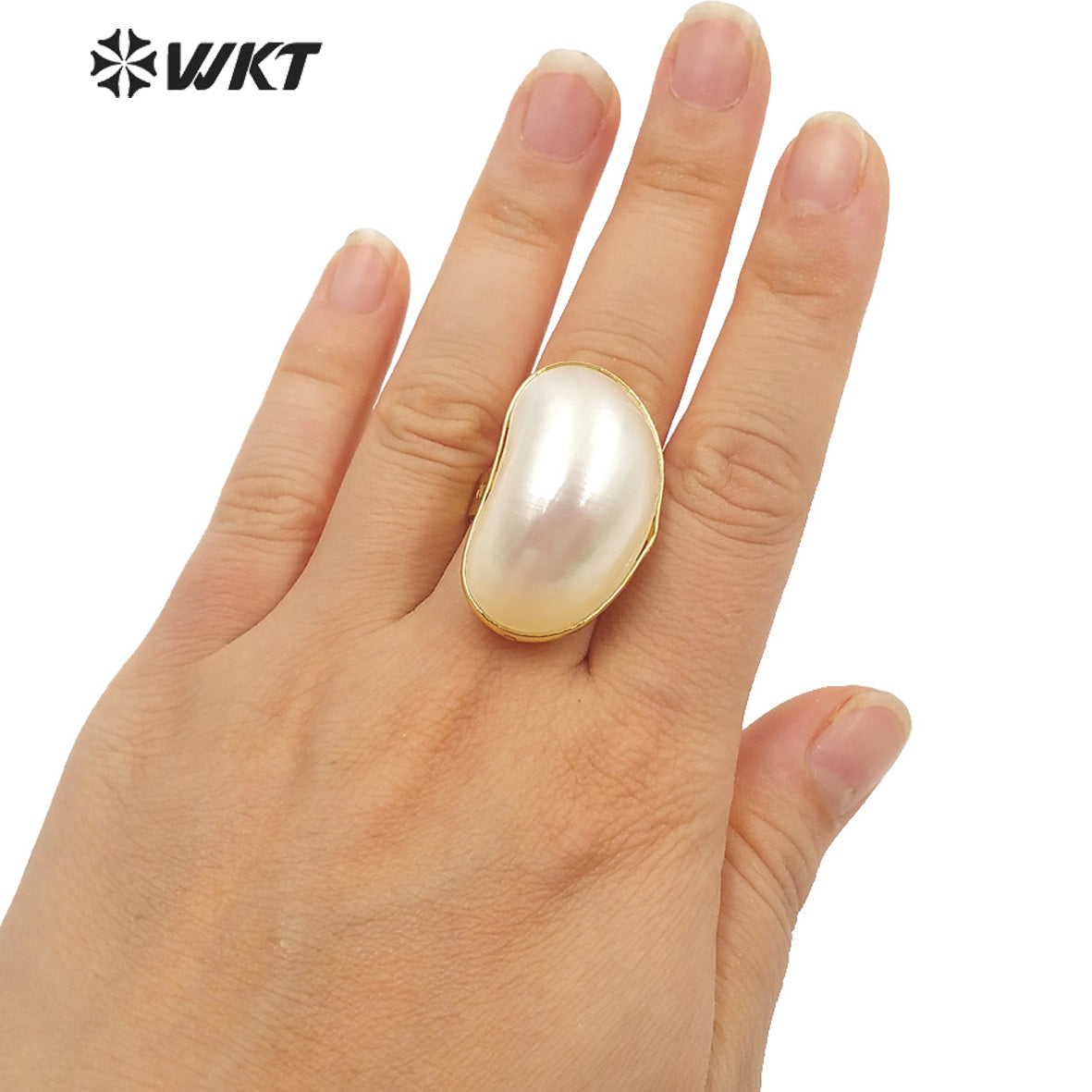 WKT-MPR019 Fashion and Lovely Gold Electroplated Pearl While Dignity Shell Ring for Gift Good-looking Women White Oval MOP Ring