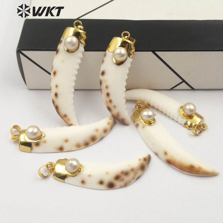 WT-JP072 18k Gold Trim in Knife Shape Random Size Pendant for Women Jewely Natural Sea Shell With Baroque Pearl Charm Pendant