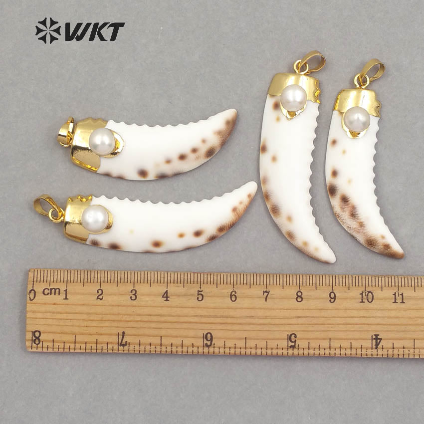 WT-JP072 18k Gold Trim in Knife Shape Random Size Pendant for Women Jewely Natural Sea Shell With Baroque Pearl Charm Pendant