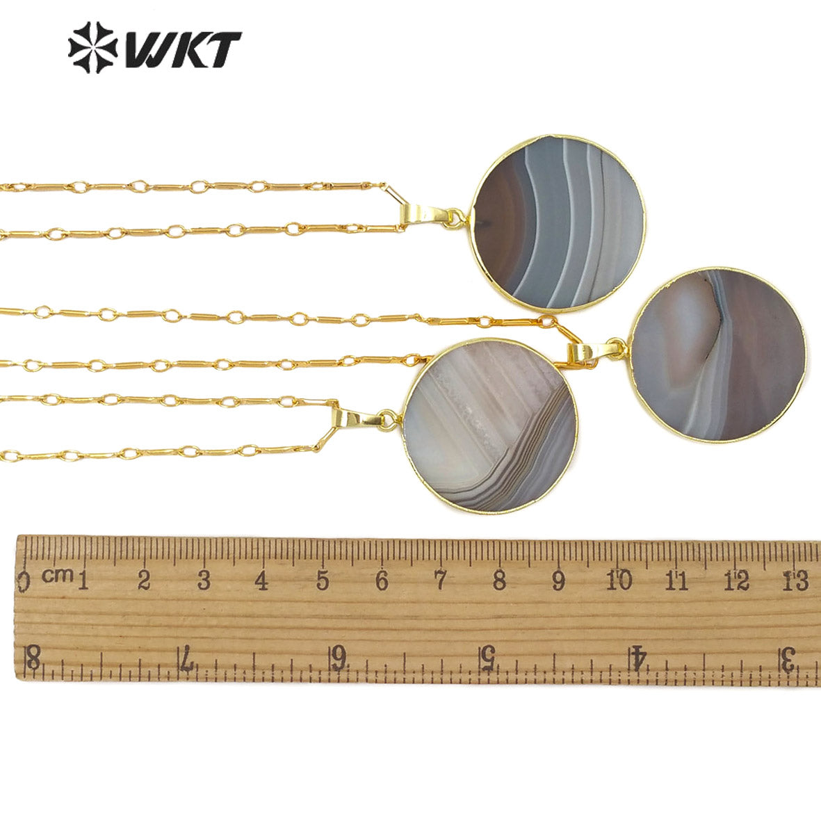 WT-N1150 New Arrival Fashion for Lady Jewelry Round Shape Natural Stone Pendant Natural Color Grey Strip Agate Necklace