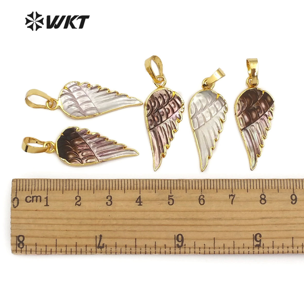 WT-JP099 Women Shell Dainty Necklace Gold Trim Wings Pendant Real White Black Shell Carved Feather Sea Shell Pendant