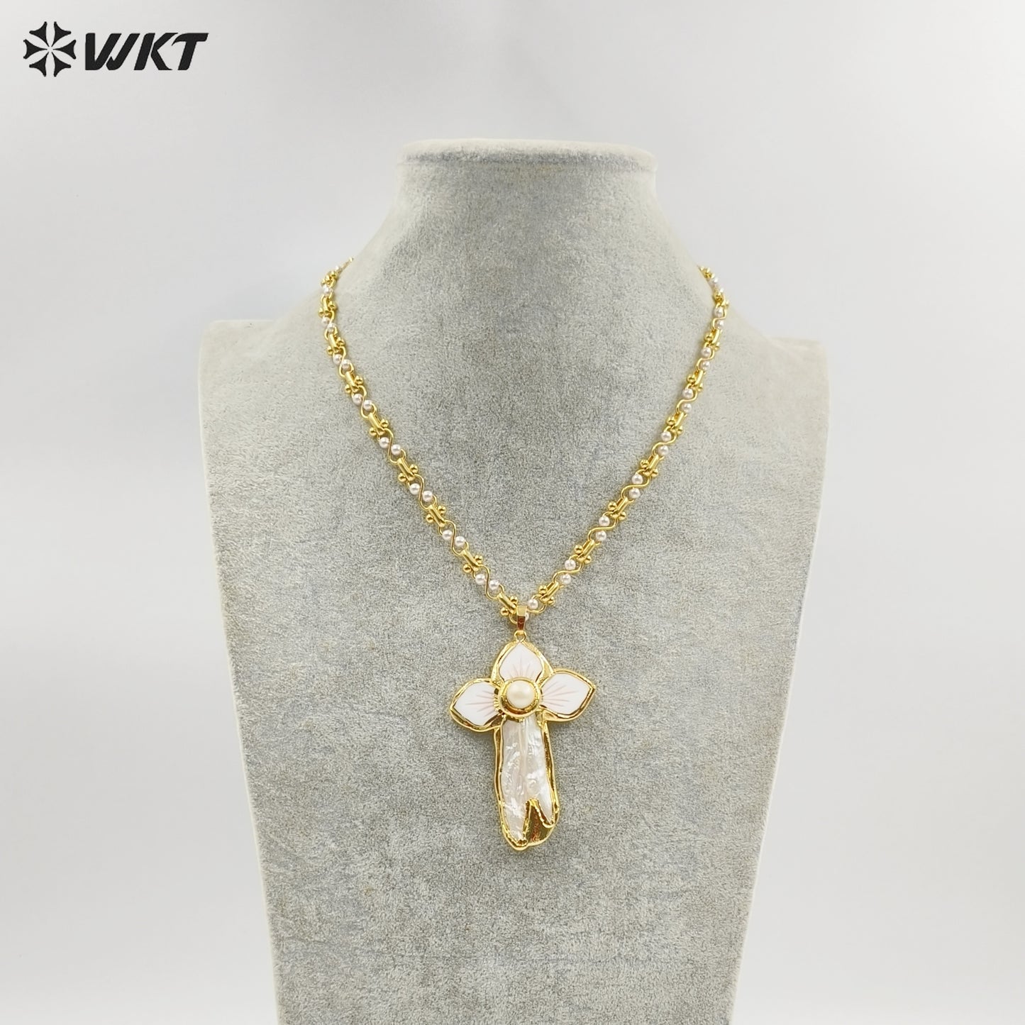 WT-JN327 Exquisite Natural Pearl and Shell Pendant Necklace 18K Gold Plated Beautiful Chain Elegant Ladies Daily Decoration