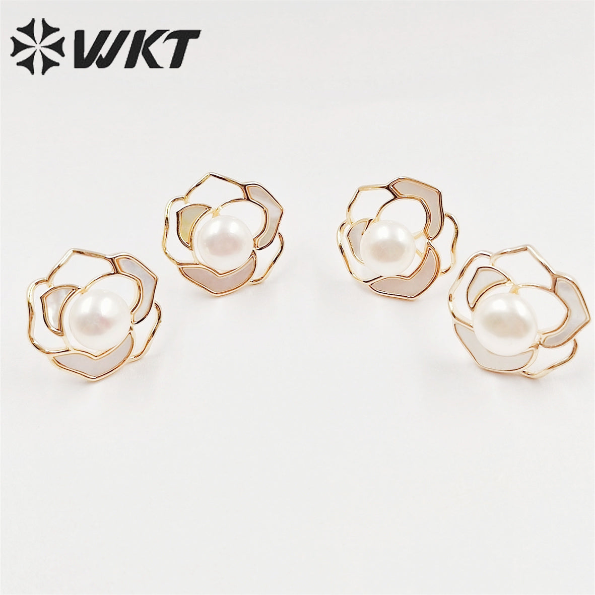 WT-MPE086 Newest Charming Fashion Rose Flower Shell Studs Gorgeous Lady Freshwater Pearl Flower Studs in Gold Electroplated