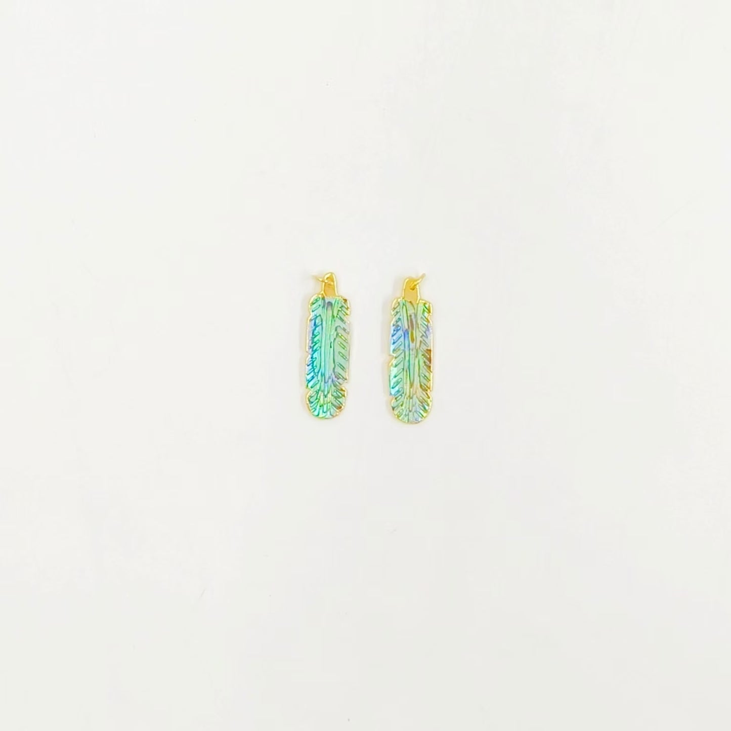 WT-P1242 WKT Wholesale New Coming Fashion Abalone Shell Pendant Feather Shape Gorgeous Shell Pendant