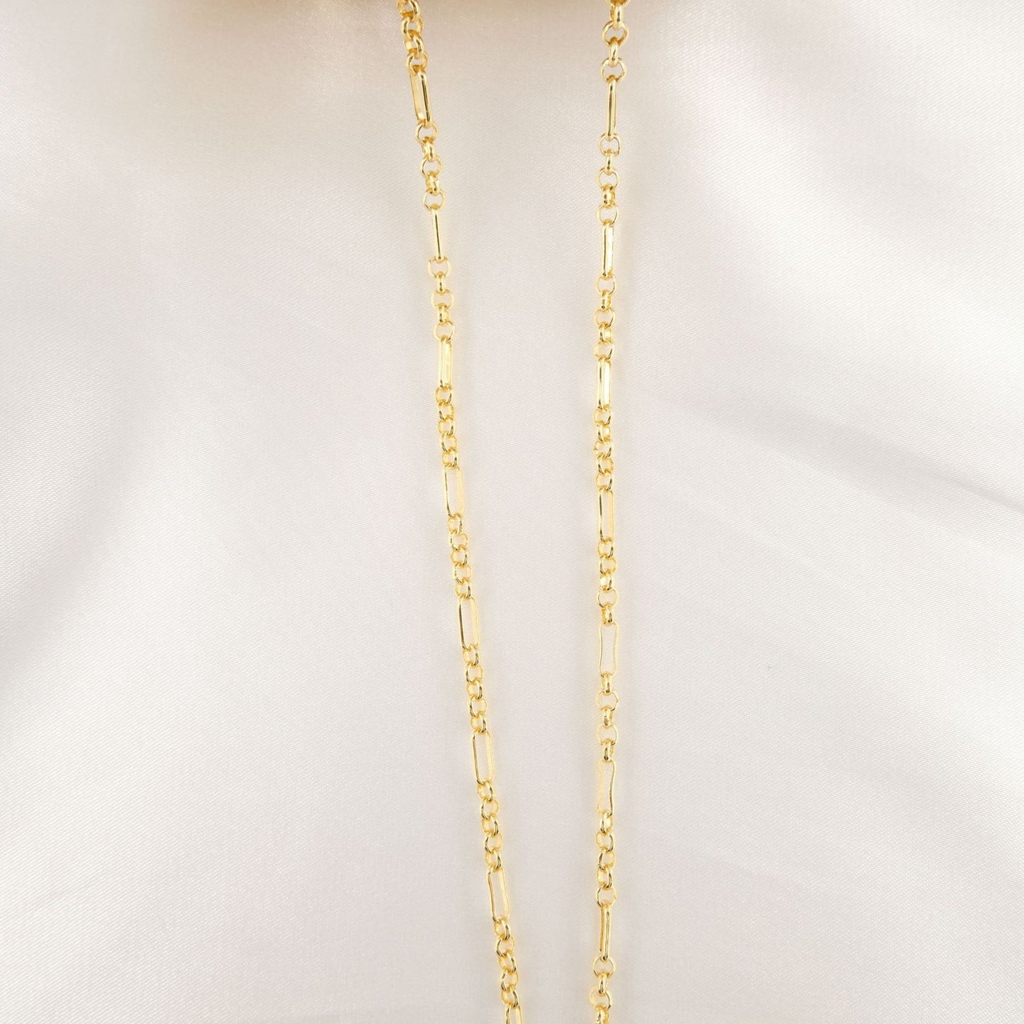 WT-BC215 Fashion 18K Color Retaining Engraved Pearl Clip Chain With Copper Plated Genuine Gold Batch Pattern Oval 8-shaped
