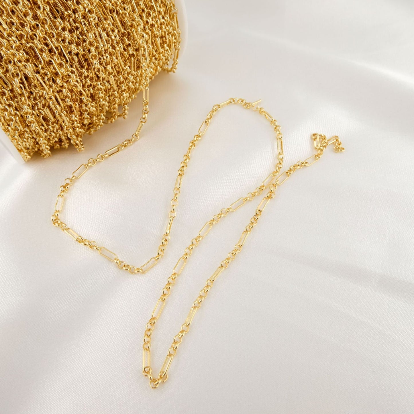 WT-BC215 Fashion 18K Color Retaining Engraved Pearl Clip Chain With Copper Plated Genuine Gold Batch Pattern Oval 8-shaped