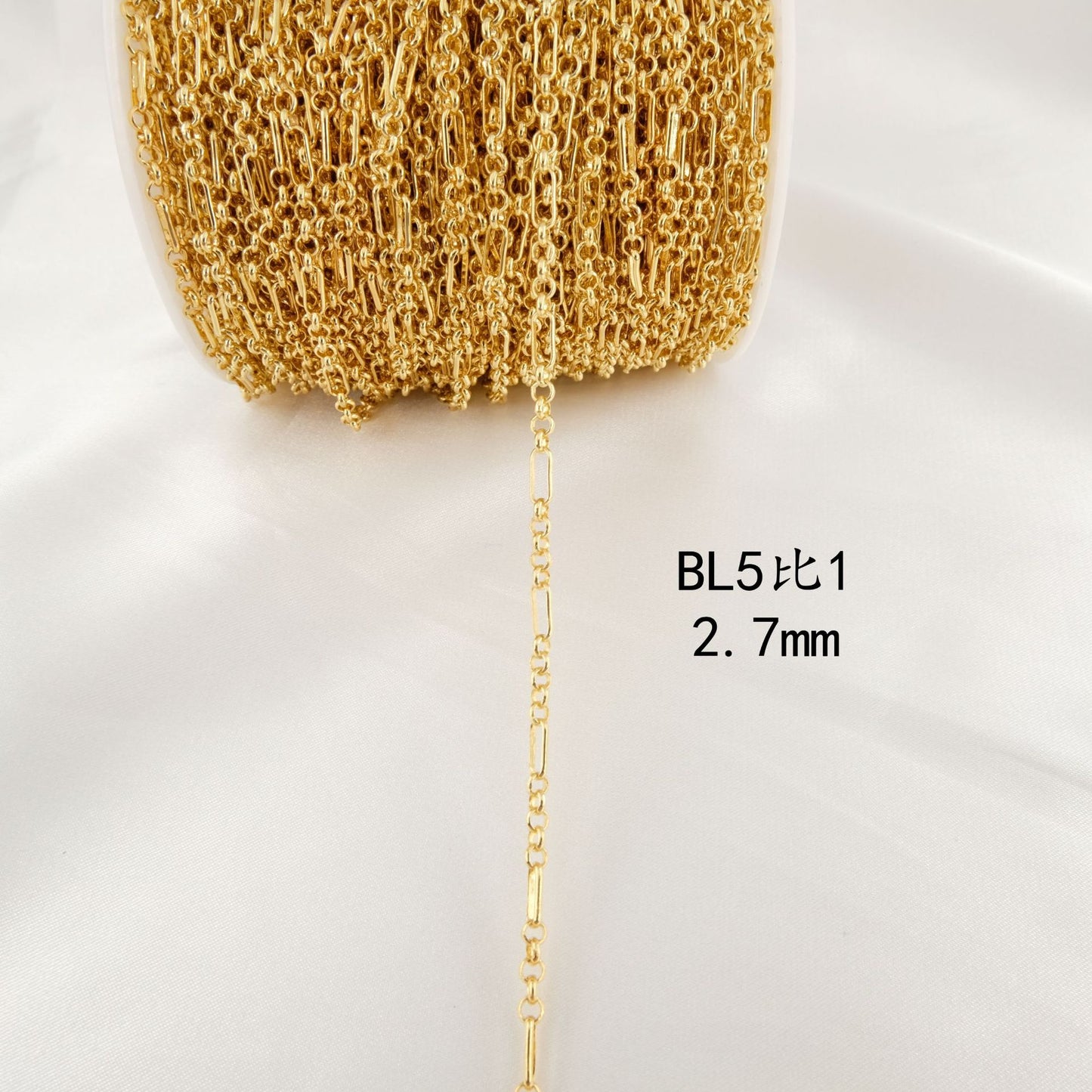 WT-BC215 Fashion 18K Color Retaining Engraved Pearl Clip Chain With Copper Plated Genuine Gold Batch Pattern Oval 8-shaped