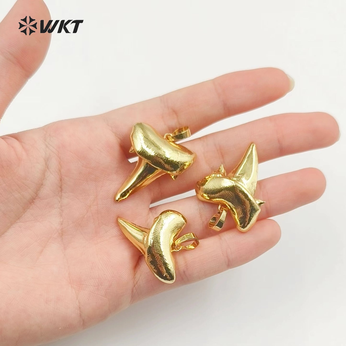 WT-P248 Crescent Fashion Pendant 18k Real Gold Plating Pendant Wholesale Tooth Shaped Amazing Crescent Pendant