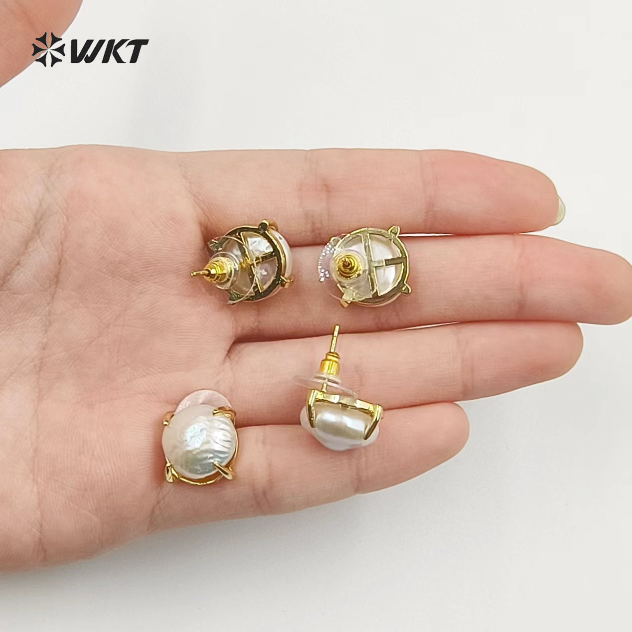 WT-MPE079 Wholesale Gold Plated Natural MOP Shell Earring Women Crescent Horn Earring for Wedding or Office Blue Kyanite& Pearl
