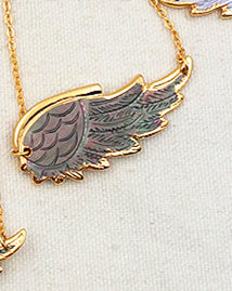 WT-N785 New Wholesale Genuine Shell Carved Feather Necklace, Fashion Gold Plated Double Loops Shell Feather Necklace
