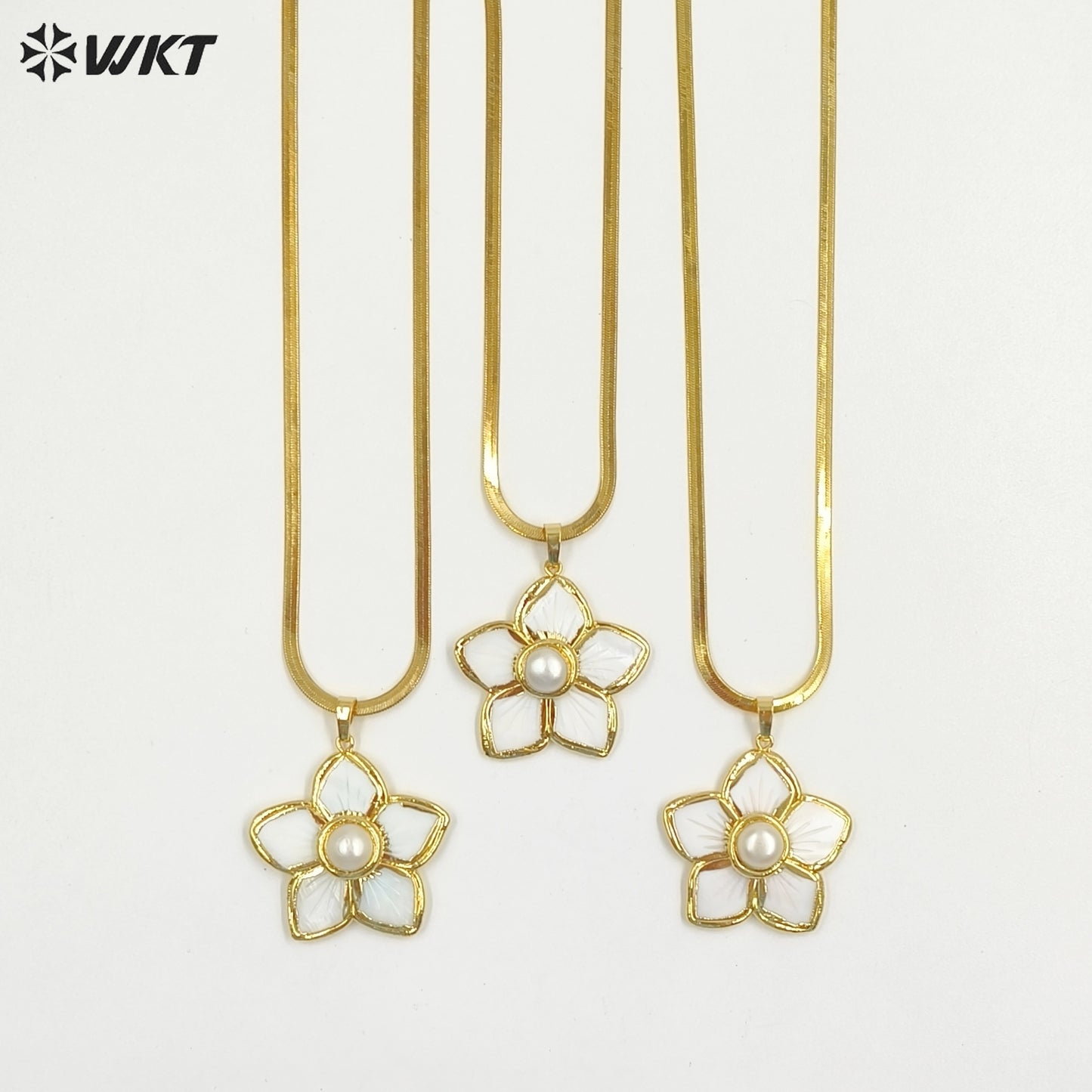 WT-JN326 Wholesale Romantic Necklace Gold Plated Flower Shape Pendant with Shell and Pearl Jewelry Gift for Ladies Party